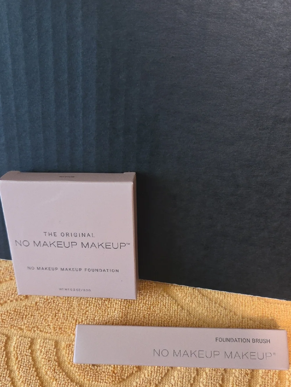 No Makeup Makeup Foundation & Brush Duo- Color Medium
